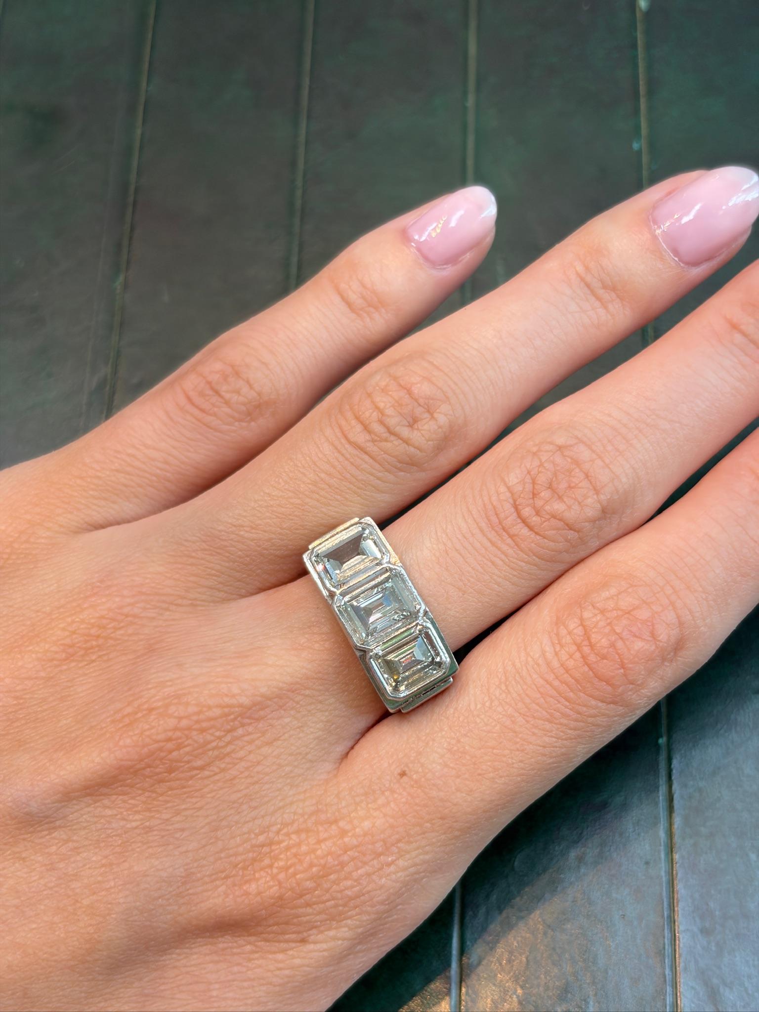 French Art Deco Emerald-Cut Diamond Ring France, circa 1930