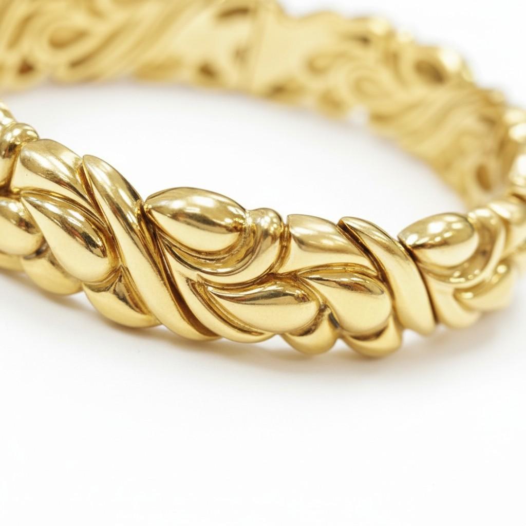 Bulgari Sculpted Gold Bangle Bracelet Italy, Circa 1960s