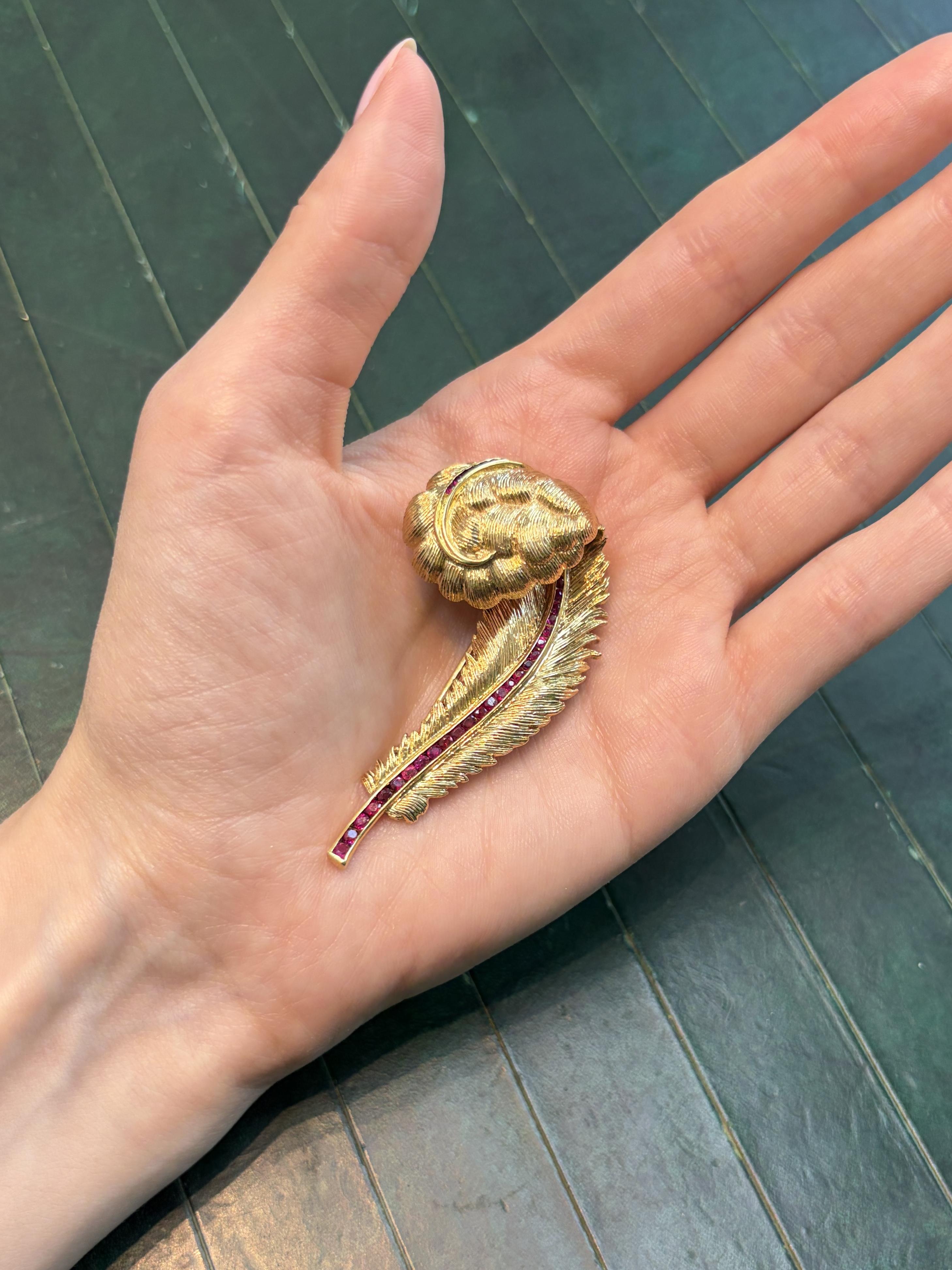 Raymond Yard Calibré Ruby and 14k Yellow Gold Leaf Brooch, 1940s