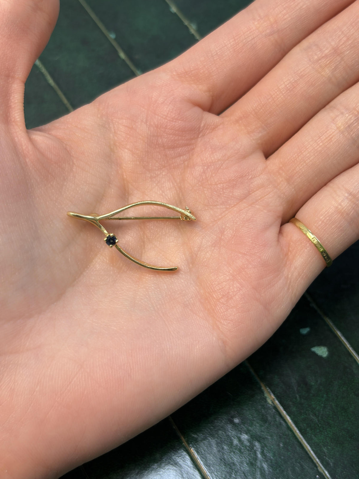14K Yellow Gold Sapphire Wishbone Brooch