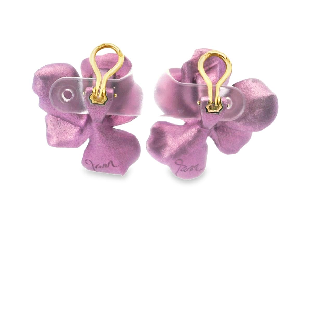 JAR 18Ky Gold and Titanium Pansy Earclips