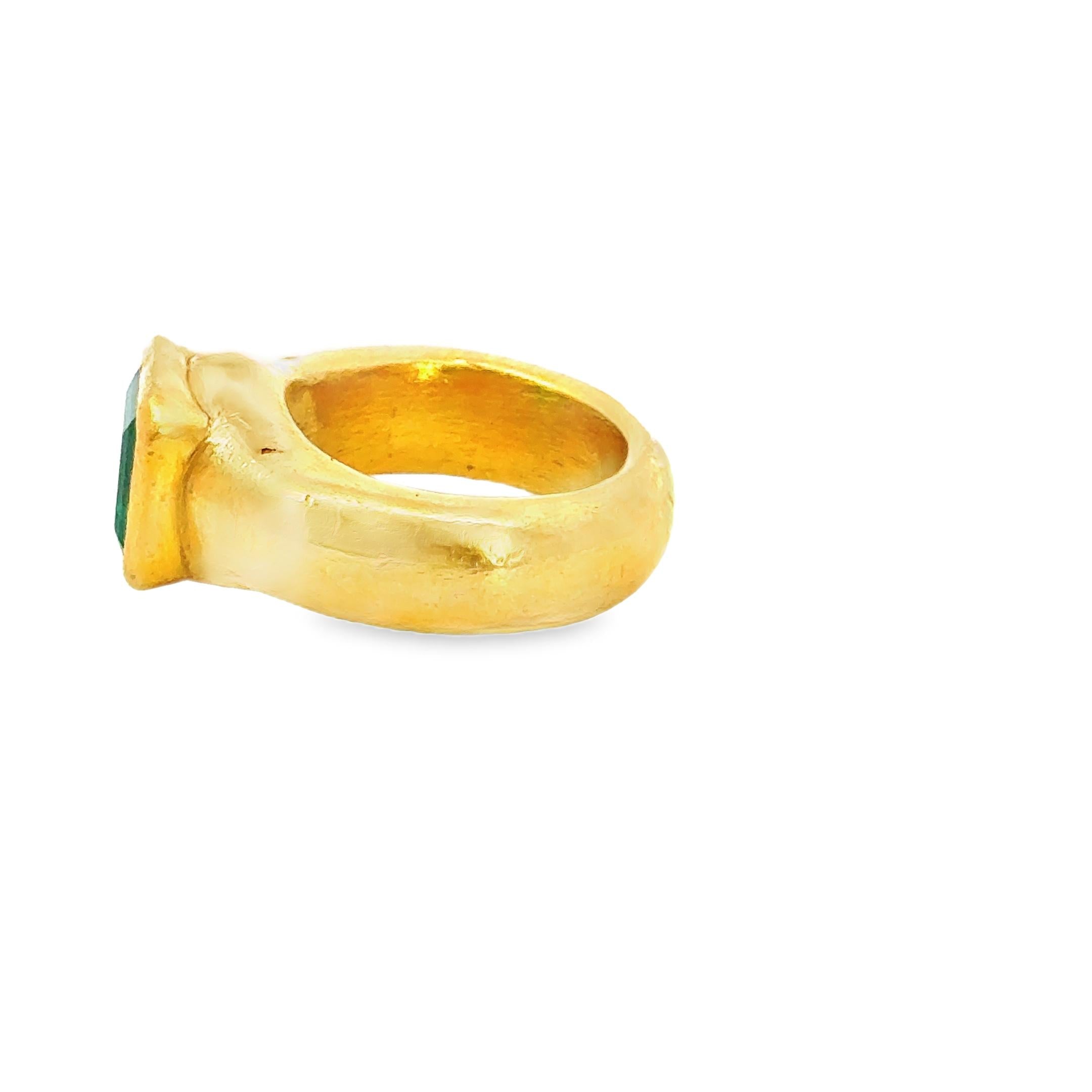 Colombian Emerald Modernist Hammered 18K Gold Ring