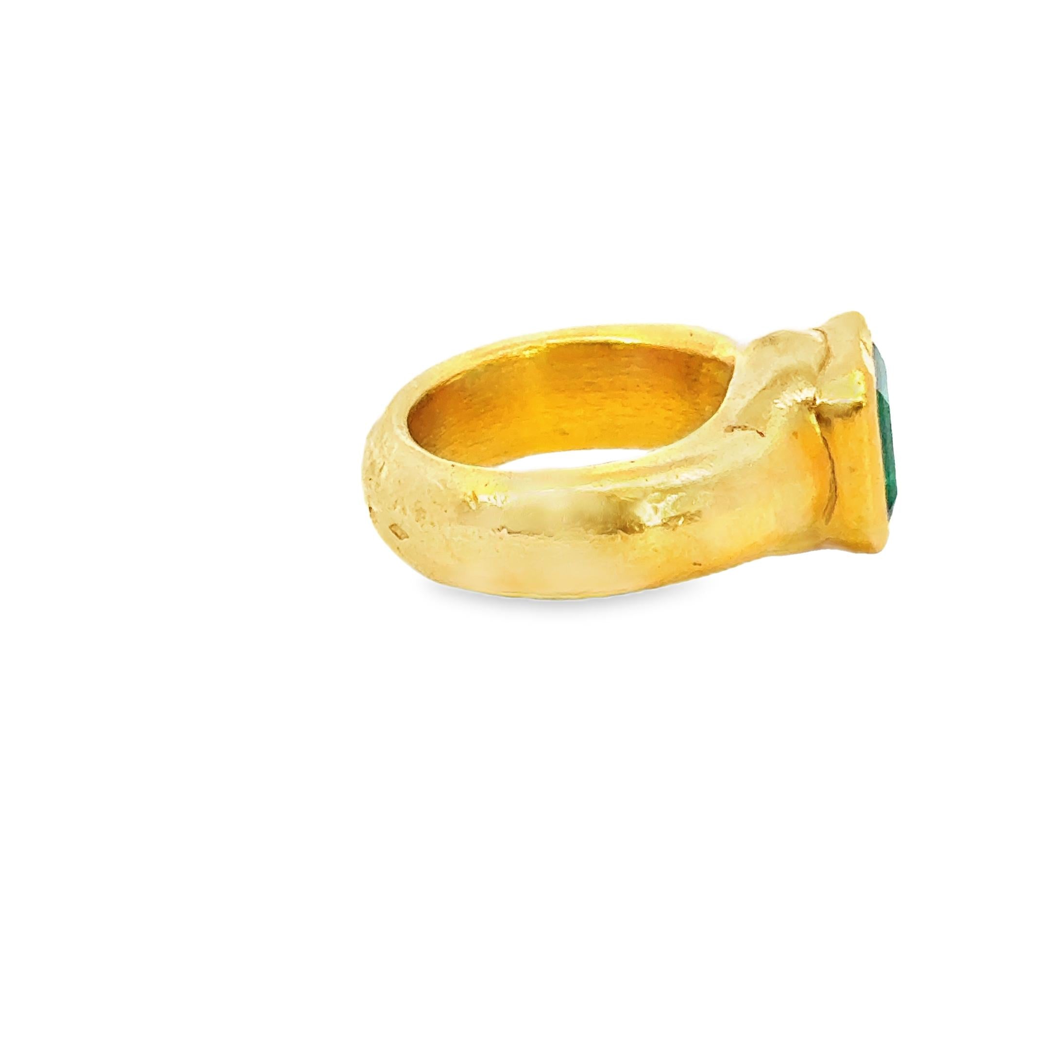 18K Gold 4.30cts Colombian Minor to Moderate Resin Emerald Modernist Hammer Ring