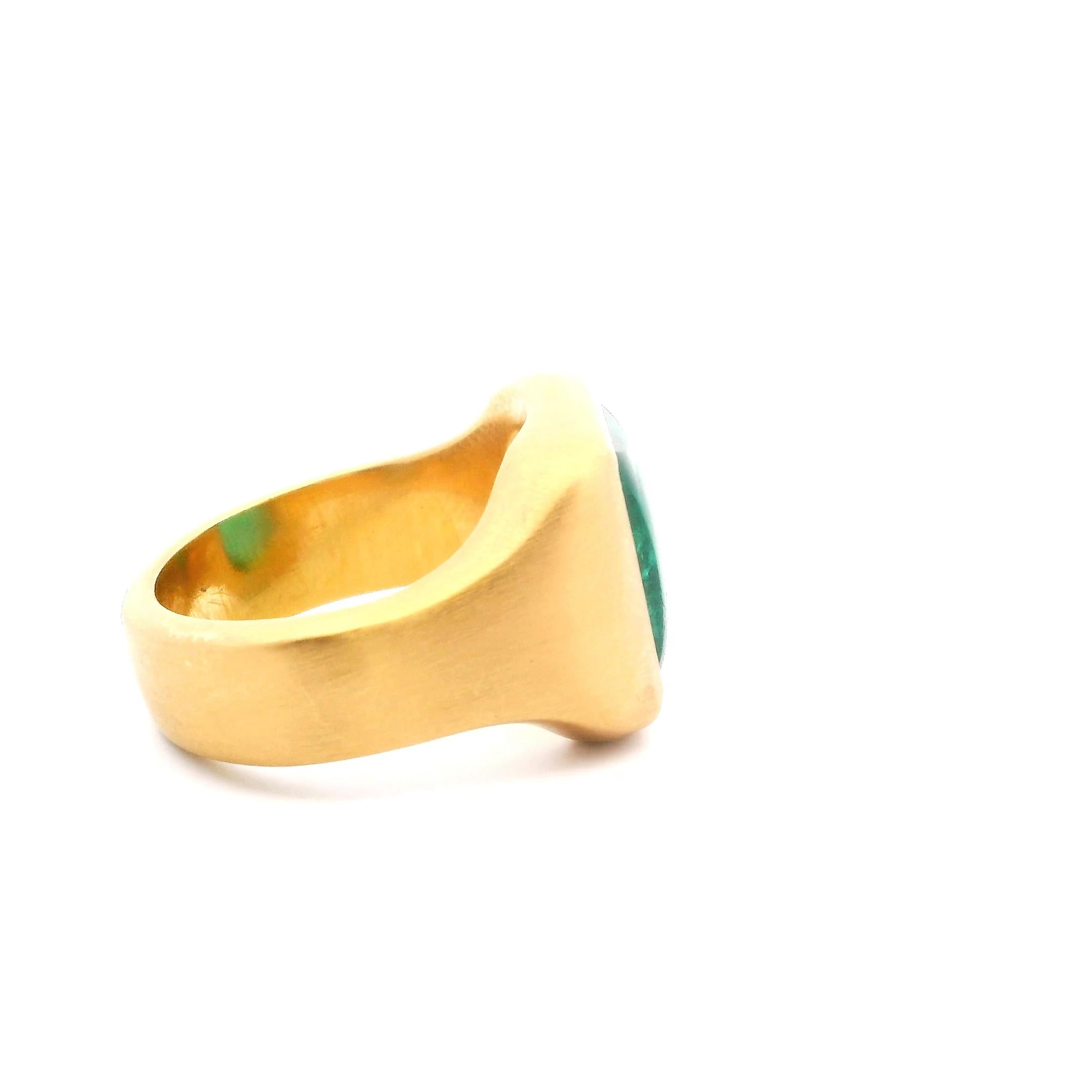 21K 2000s Gold 3.58cts Colombian Minor Traditional Emerald Ring