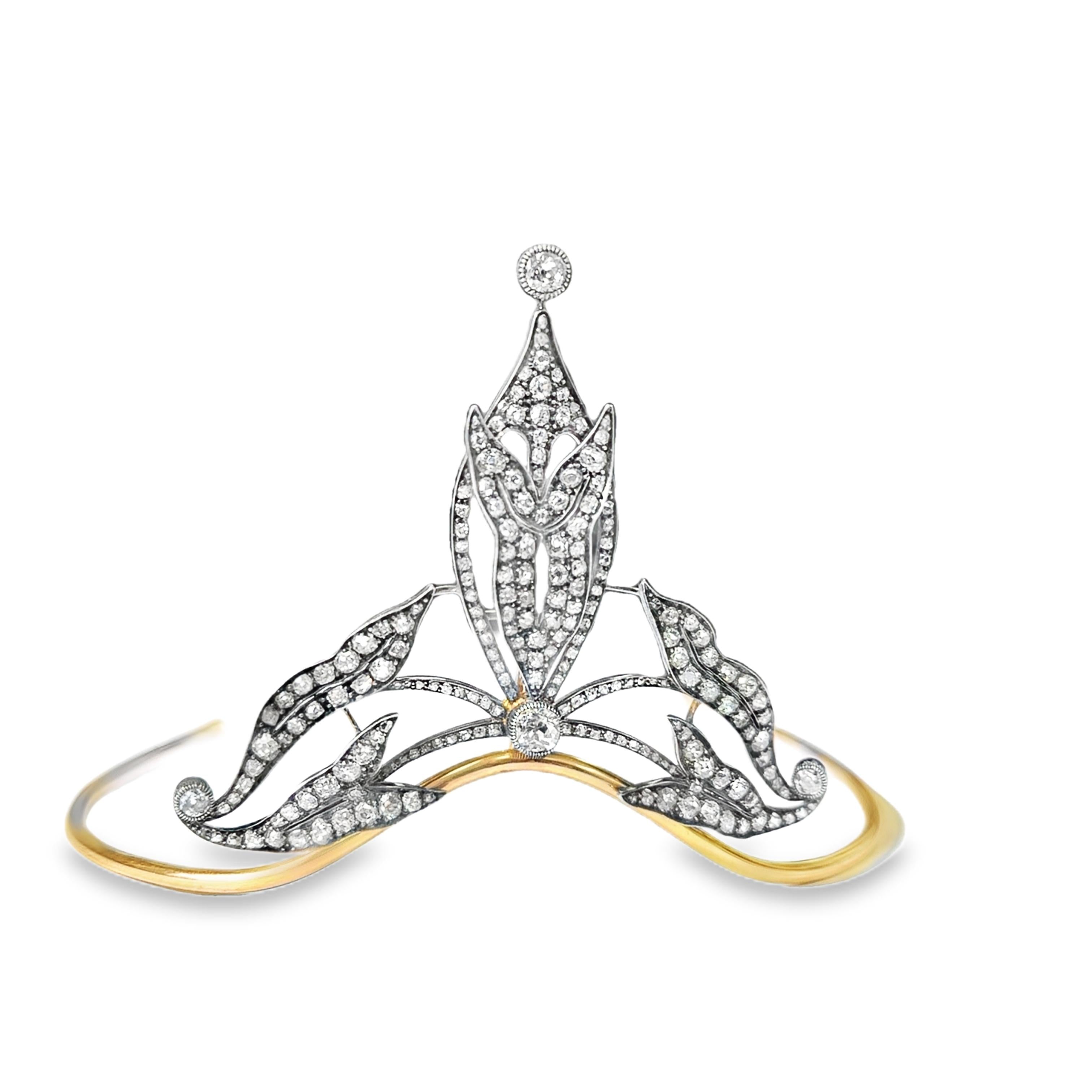 A tiara convertible into a brooch in yellow gold and silver set with diamonds.