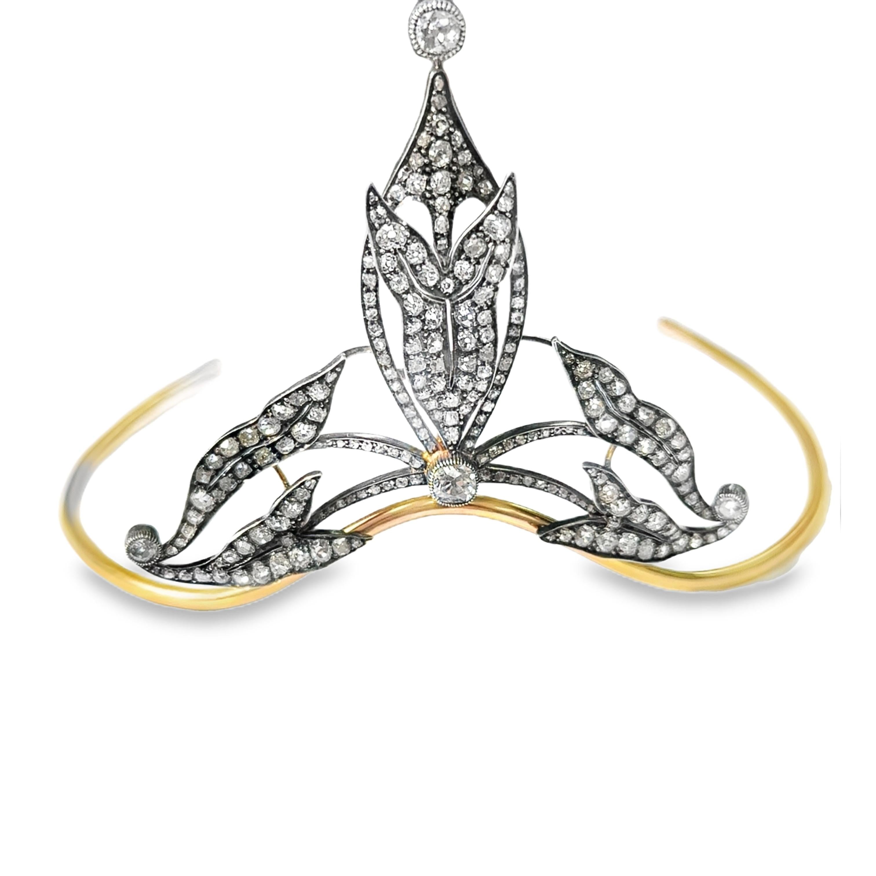 A tiara convertible into a brooch in yellow gold and silver set with diamonds.