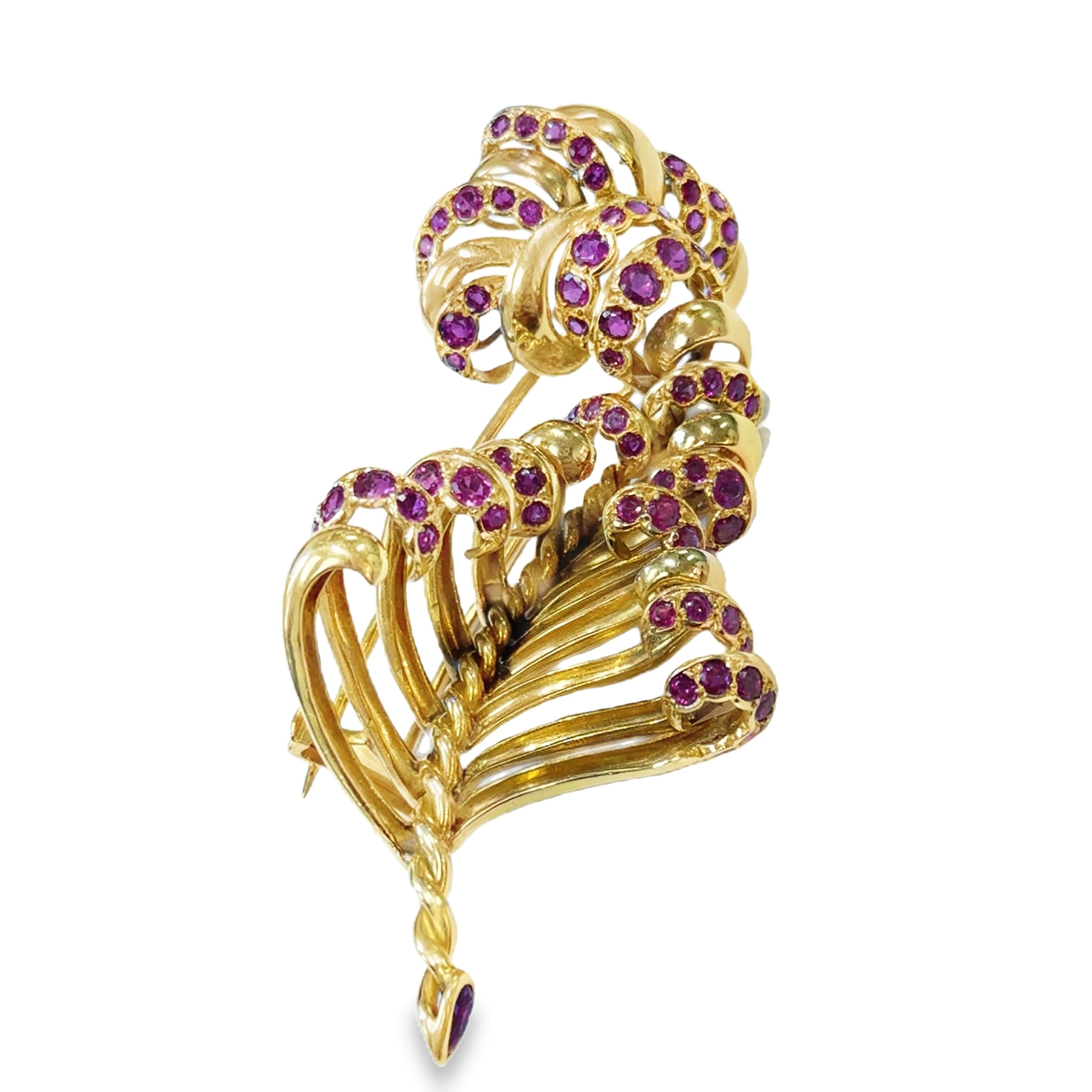 A brooch in gold and pink sapphire