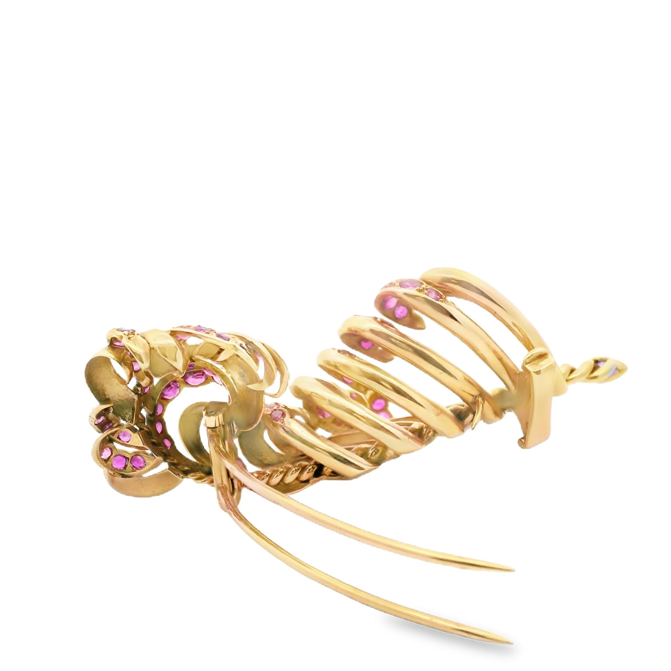 A brooch in gold and pink sapphire