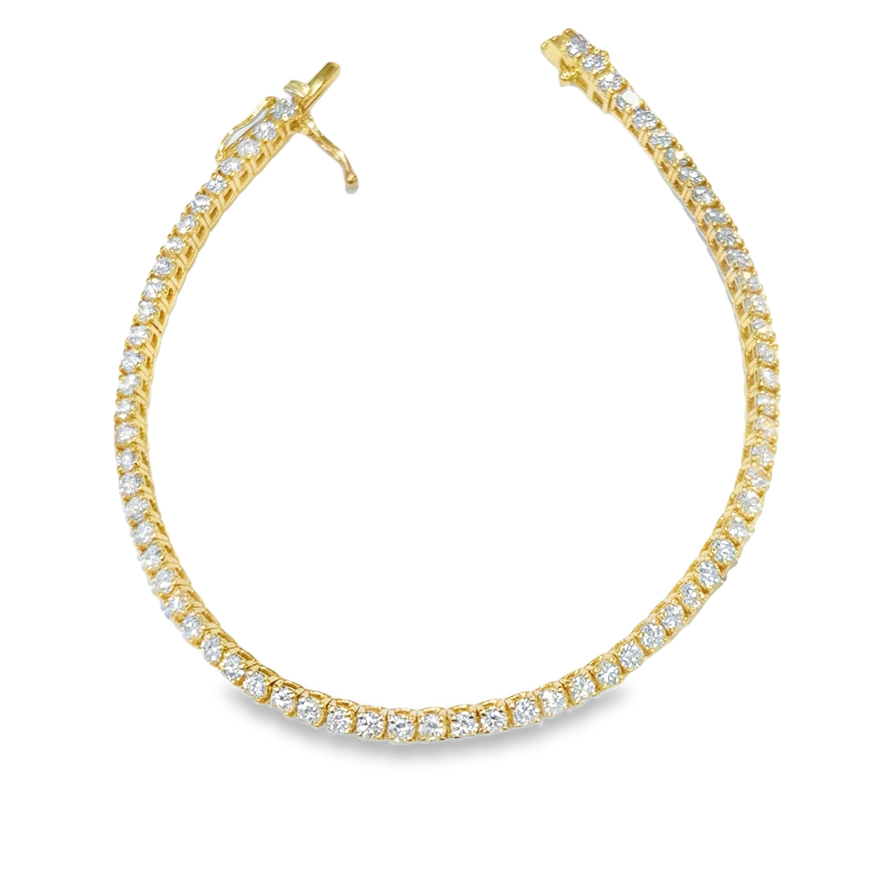 Contemporary 18K Gold Tennis Bracelet with 3.18ct of Diamonds