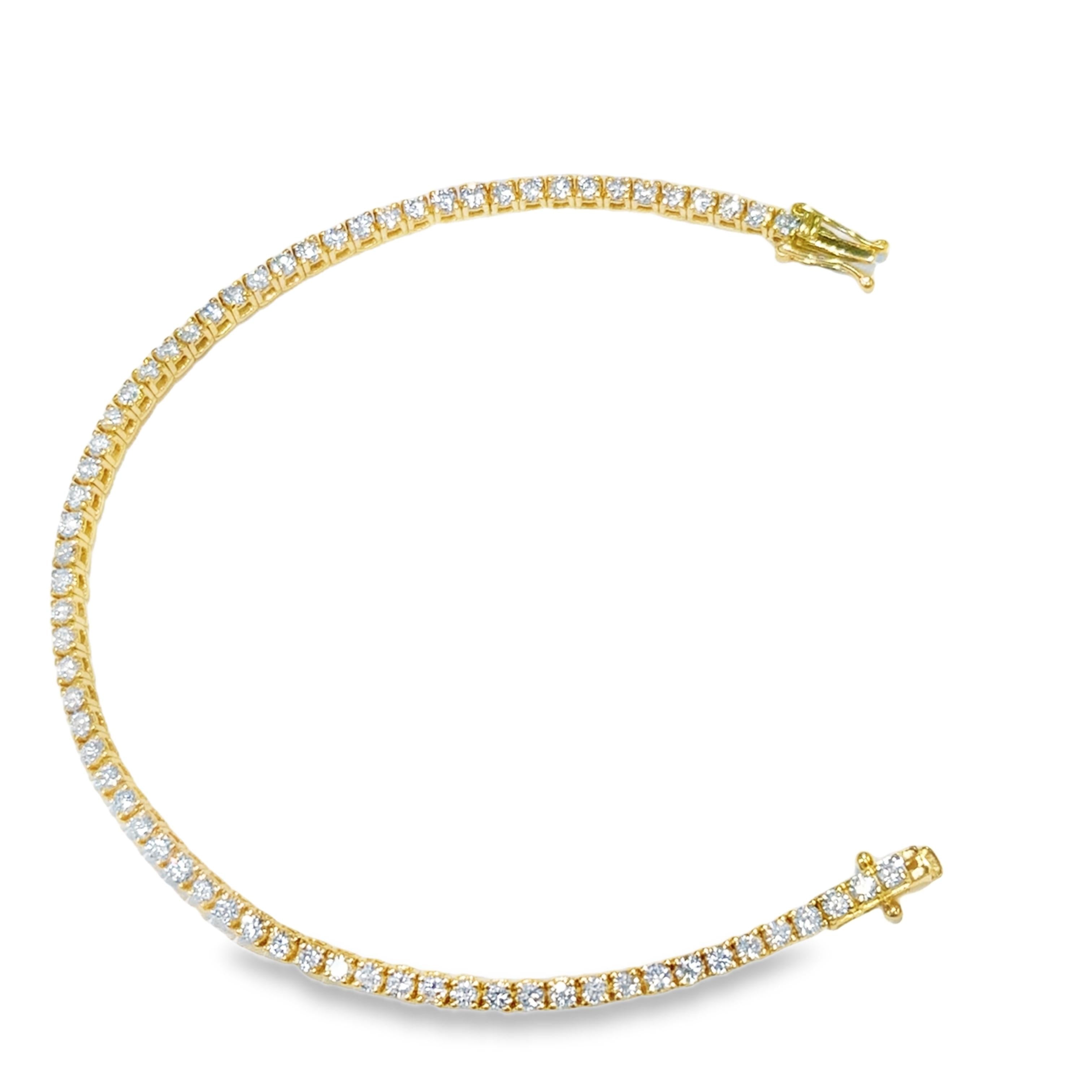 Contemporary 18K Gold Tennis Bracelet with 3.18ct of Diamonds