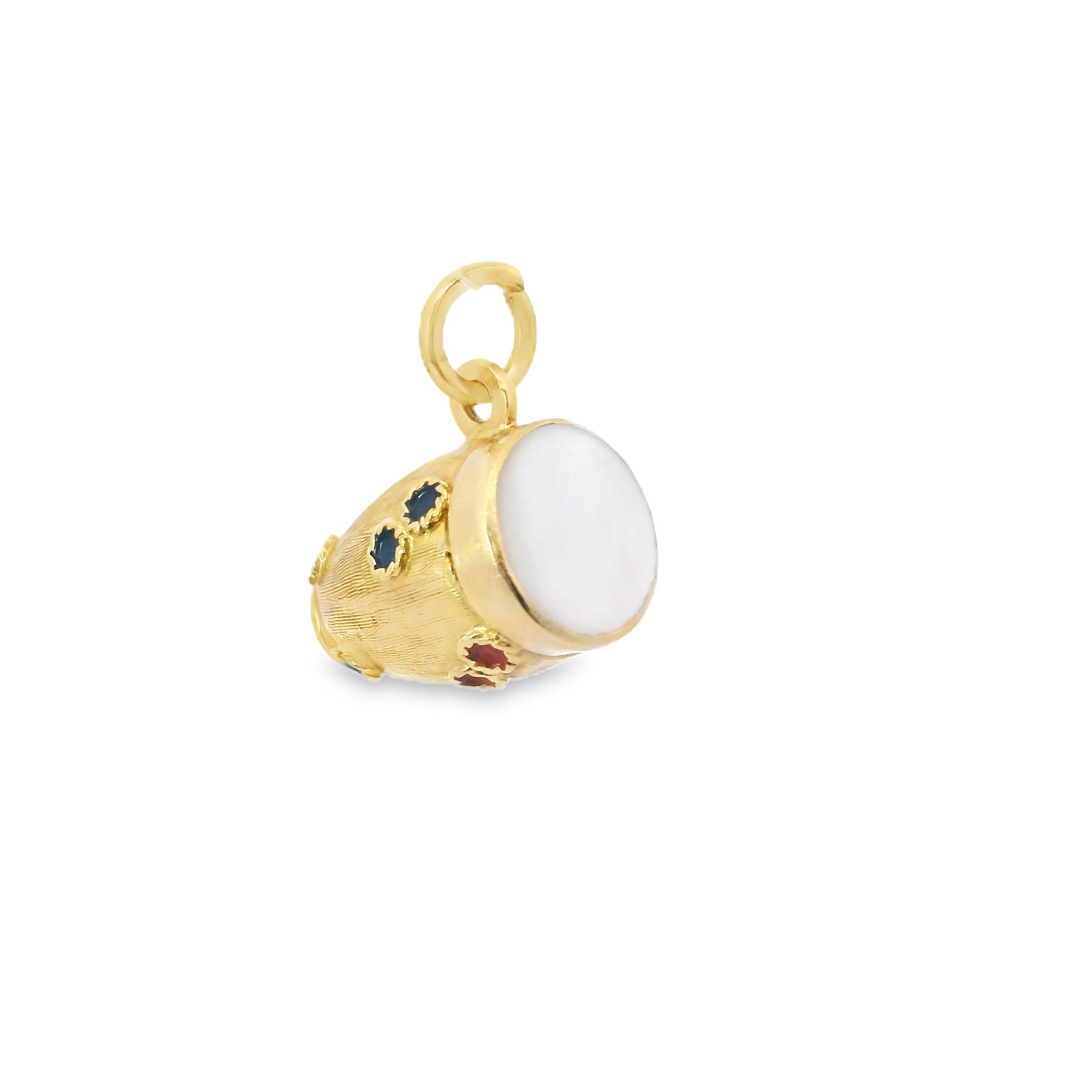 18k Yellow Gold 1970s Charms Gold Pendant Bongo