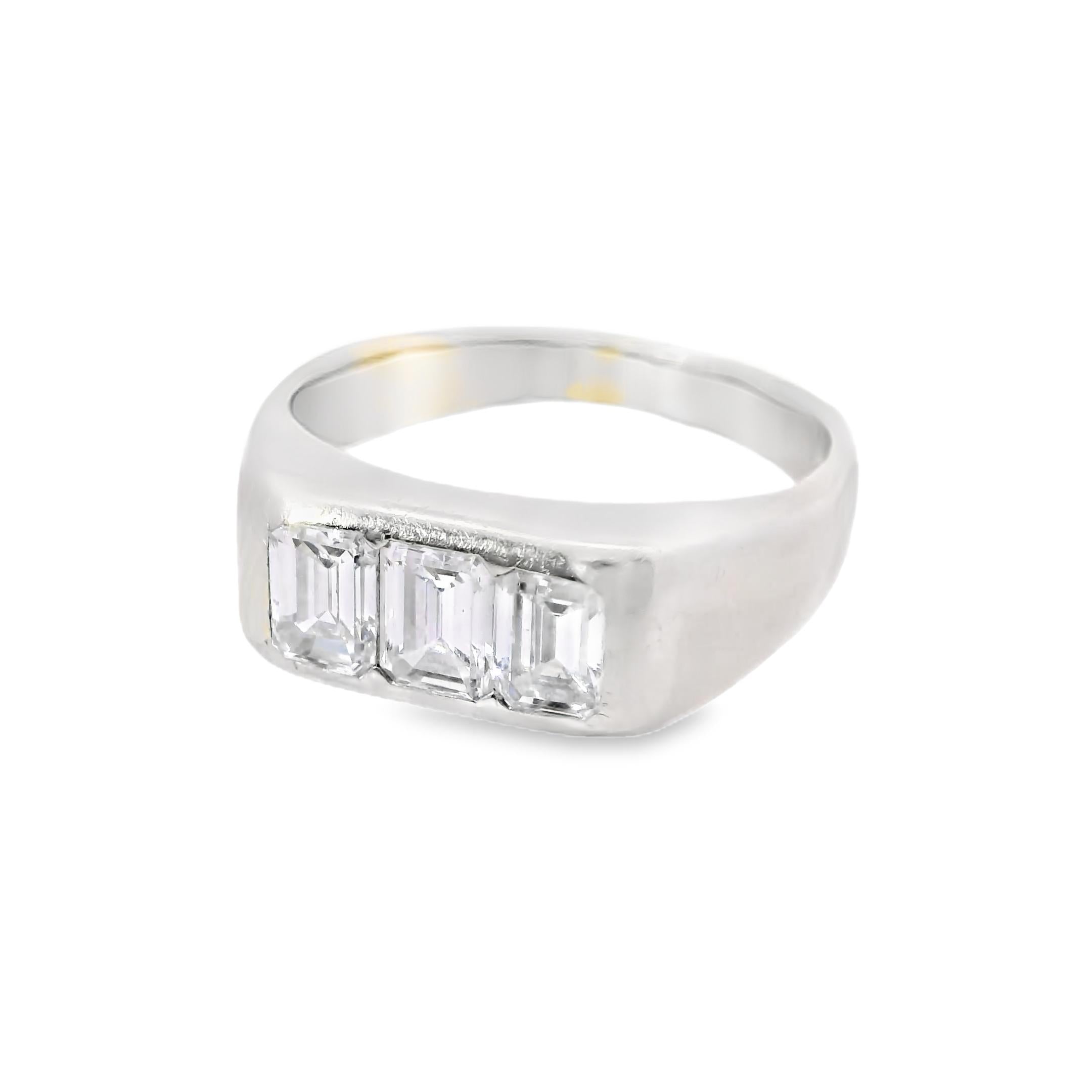 14KW American 1960s 3 Stones Diamond Ring