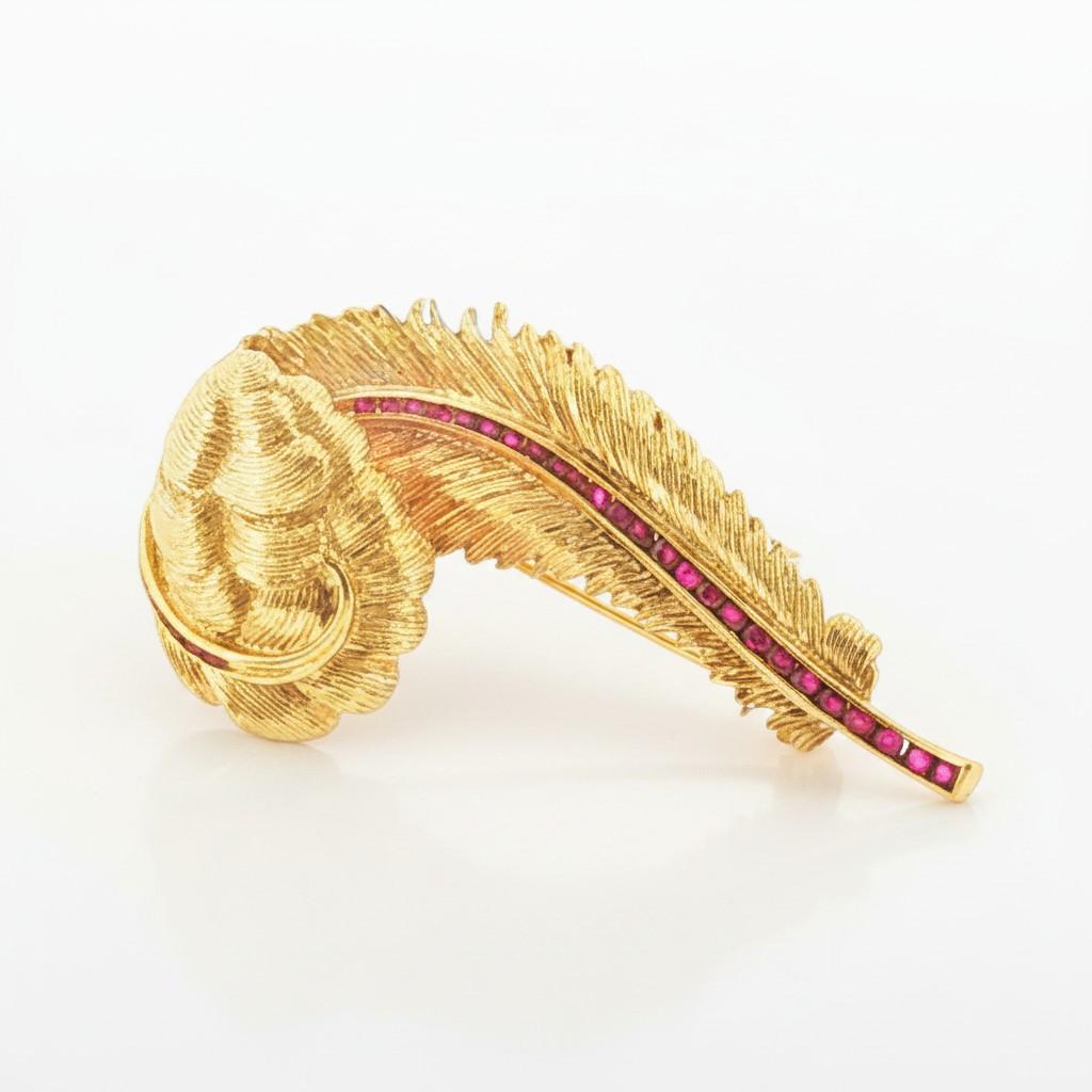 Raymond Yard Calibré Ruby and 14k Yellow Gold Leaf Brooch, 1940s