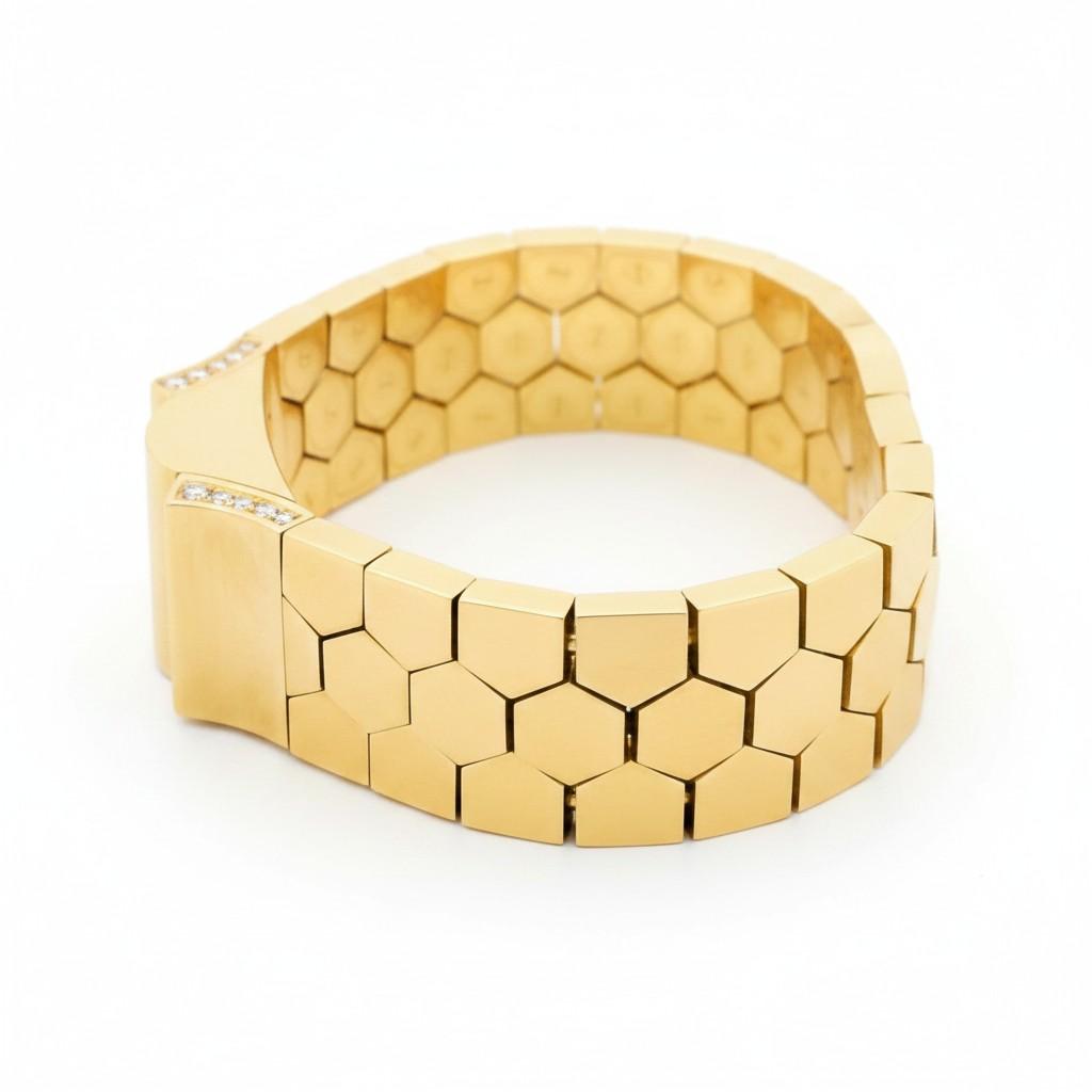 Van Cleef & Arpels Ludo Swann Watch in Gold, Diamonds & Mother-of-Pearl