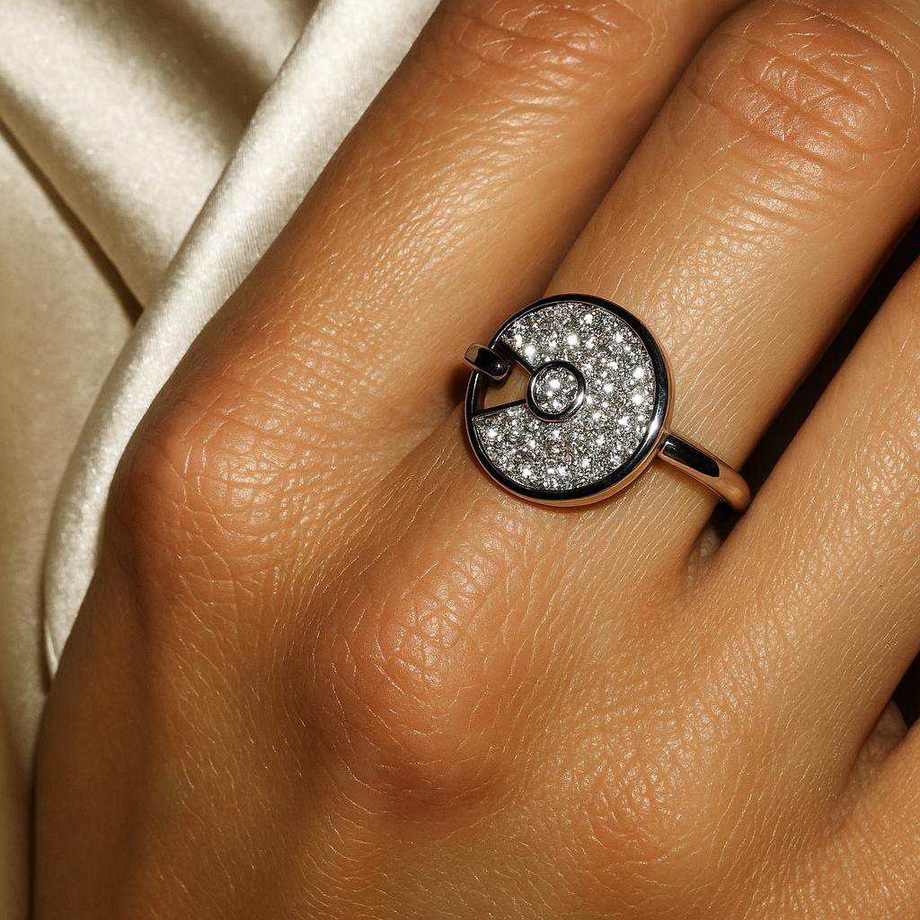 Amulette de Cartier: Diamond Ring