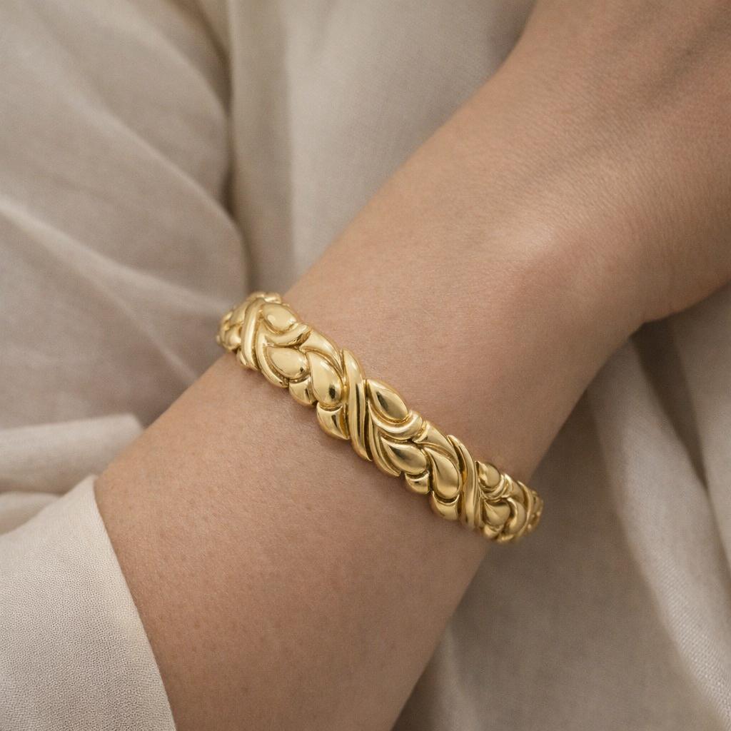 Bulgari Sculpted Gold Bangle Bracelet Italy, Circa 1960s