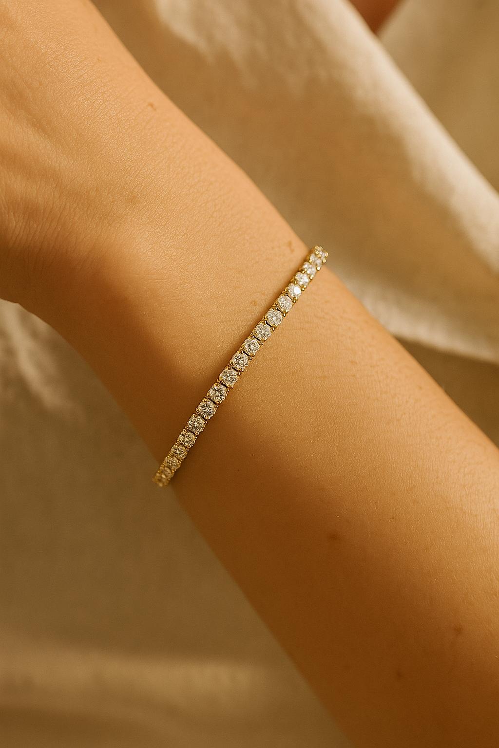 Contemporary 18K Gold Tennis Bracelet with 3.18ct of Diamonds