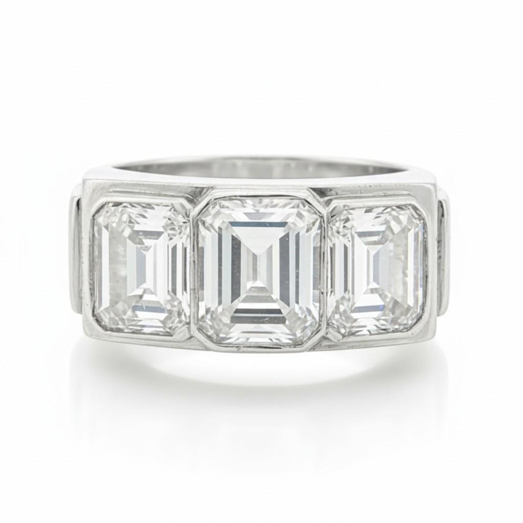 French Art Deco Emerald-Cut Diamond Ring France, circa 1930
