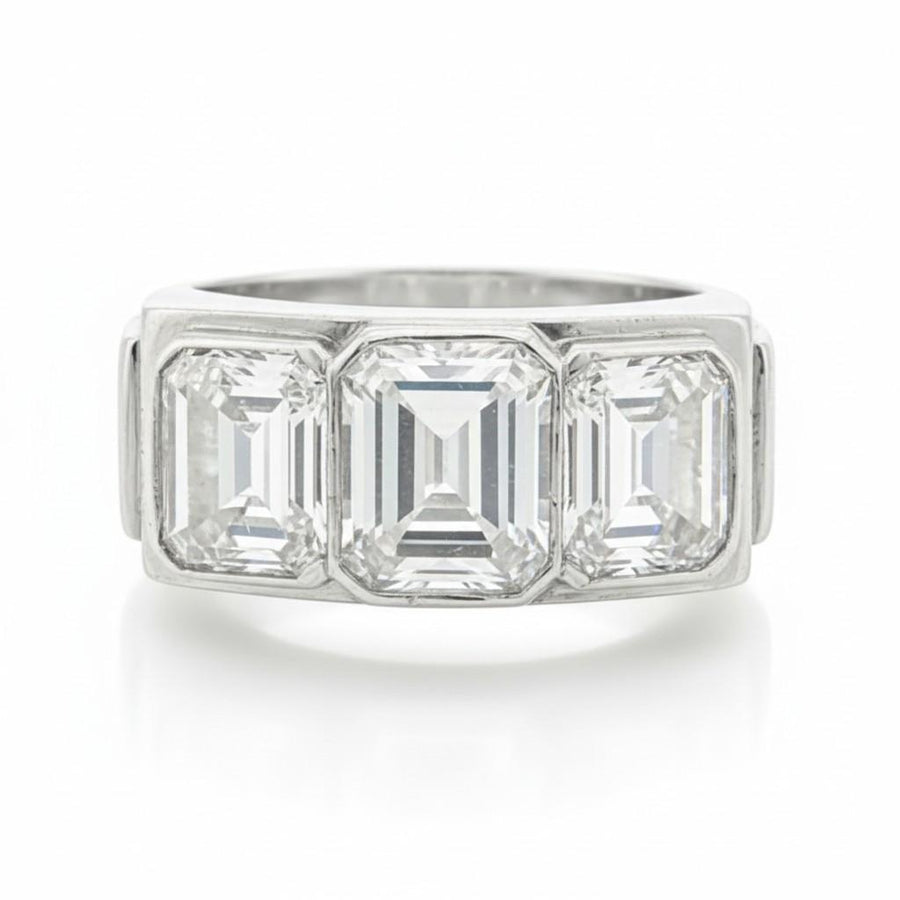 French Art Deco Emerald-Cut Diamond Ring France, circa 1930