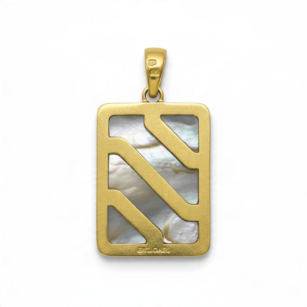 Bulgari Mother-of-Pearl Pendant in 18K Yellow Gold, 1980s, view 2