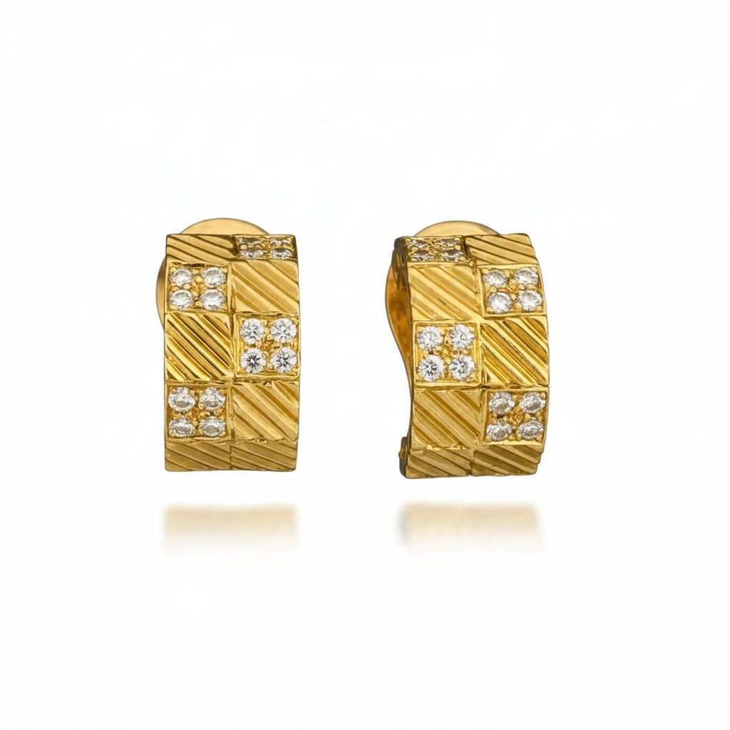 Van Cleef & Arpels Diamond Checkerboard Earrings in 18K Yellow Gold, 1970s, view 4