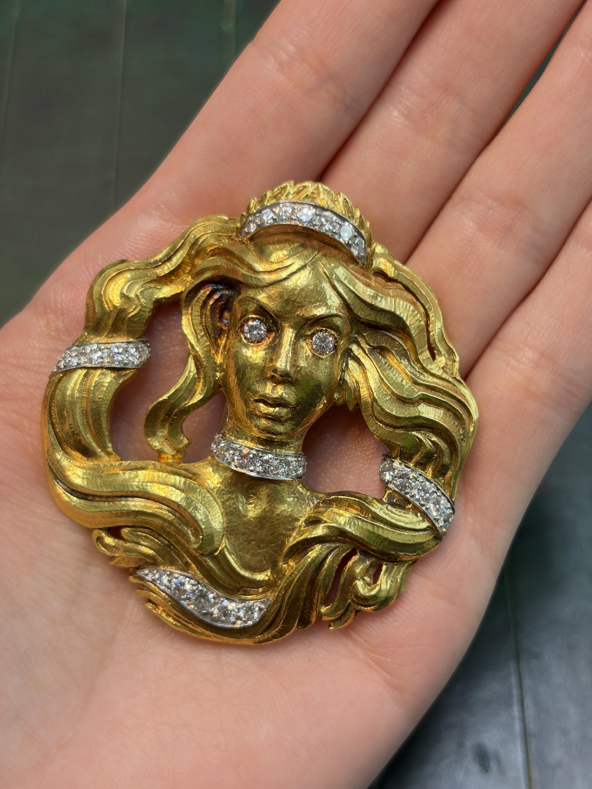 David Webb Medusa Diamond Pendant Brooch in 18K Yellow Gold, 1980s, view 4