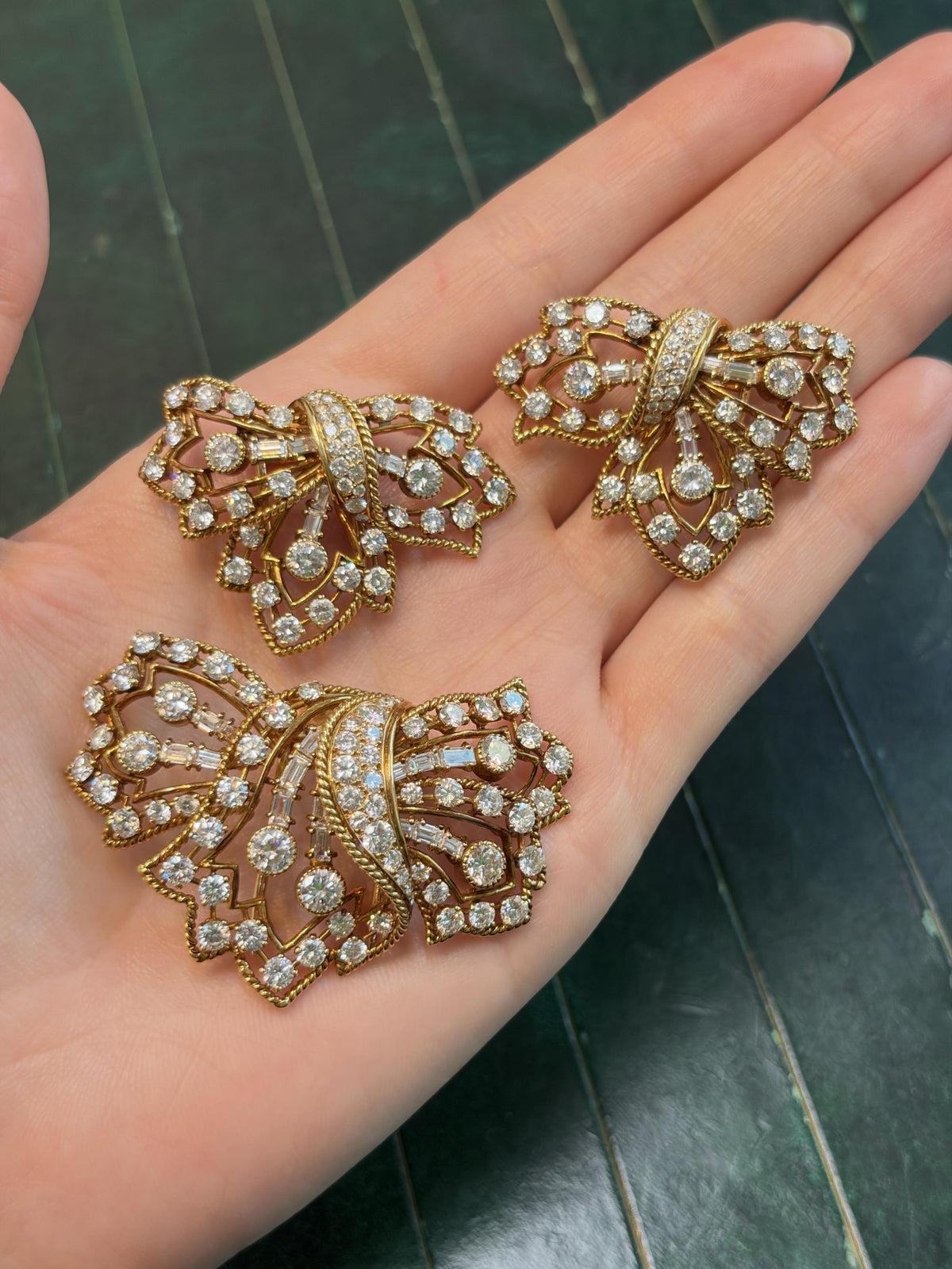 Cartier Diamond Ribbon Bow Brooch Suite in 18K Yellow Gold, 1950s, view 5