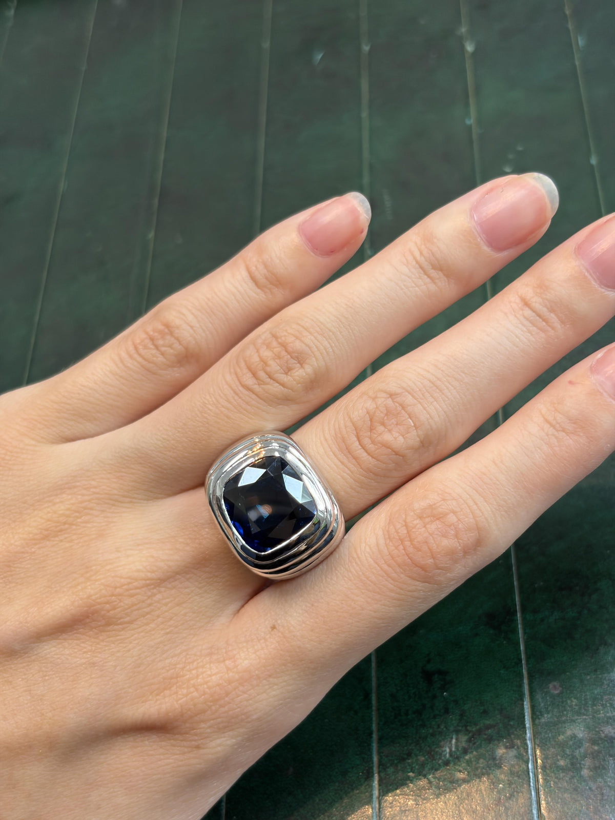 18K White Gold 9.23-Carat Sapphire Fluted Ring