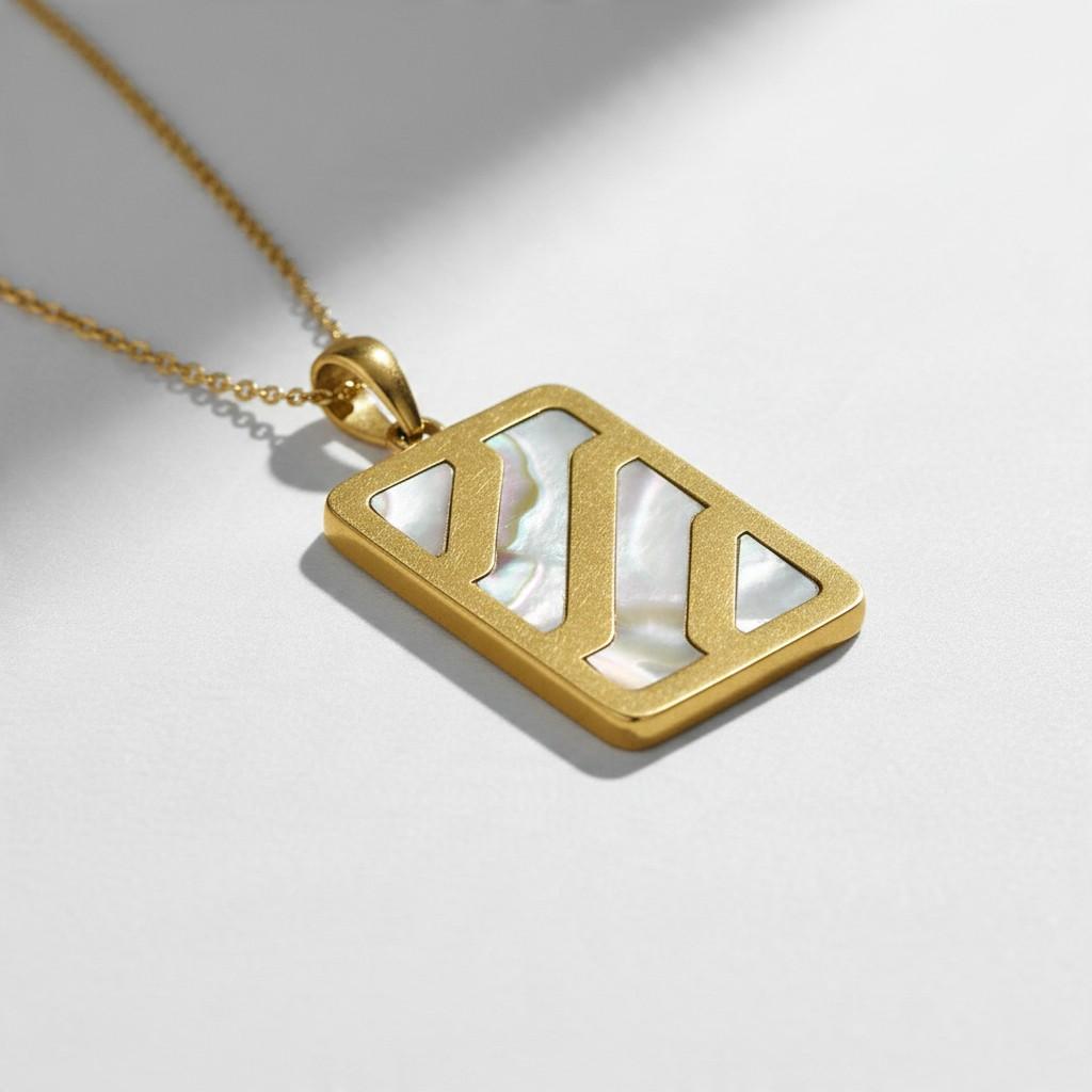 Bulgari Mother-of-Pearl Pendant in 18K Yellow Gold, 1980s, view 3