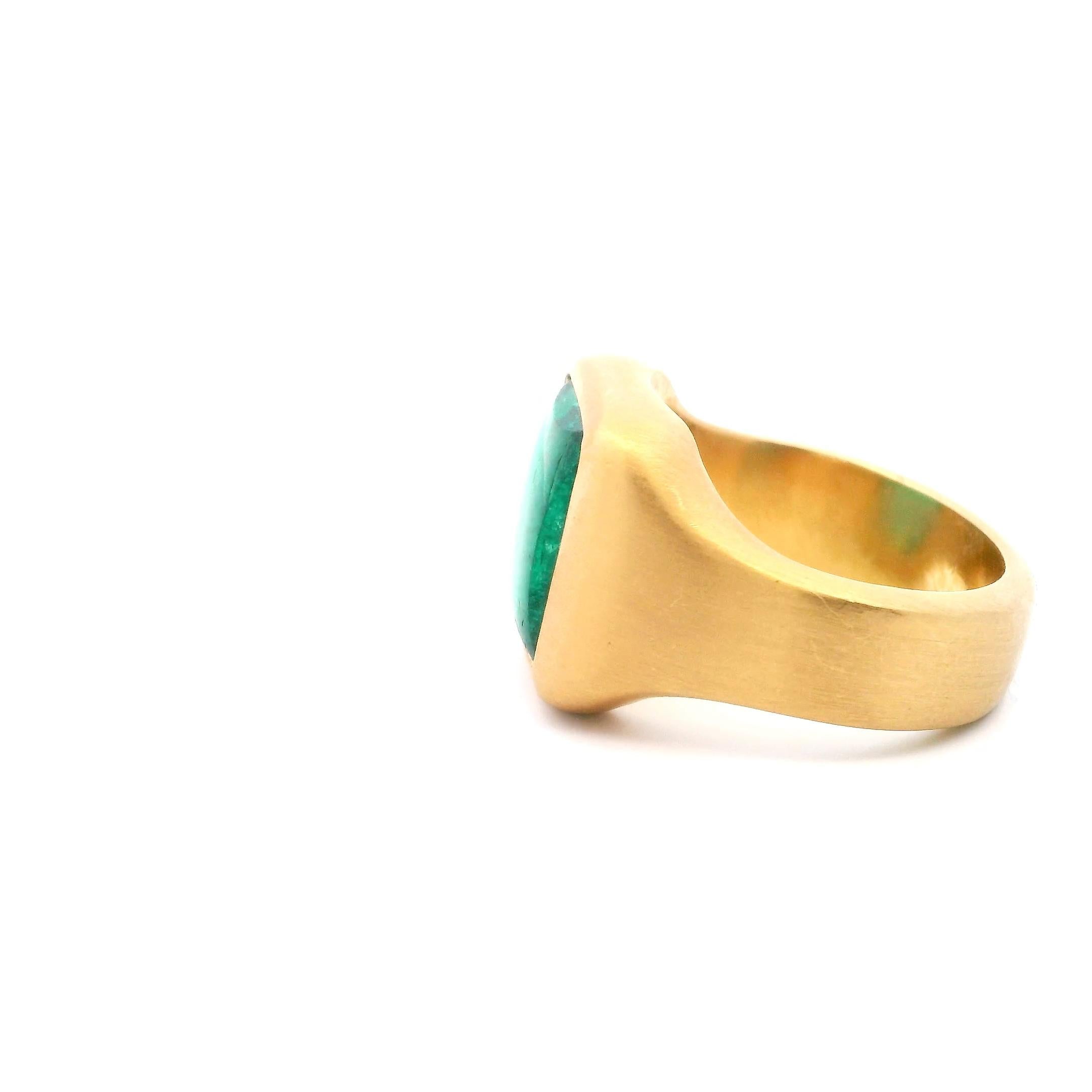 21K  2000s Gold 3.58cts Colombian Minor Traditional Emerald Ring