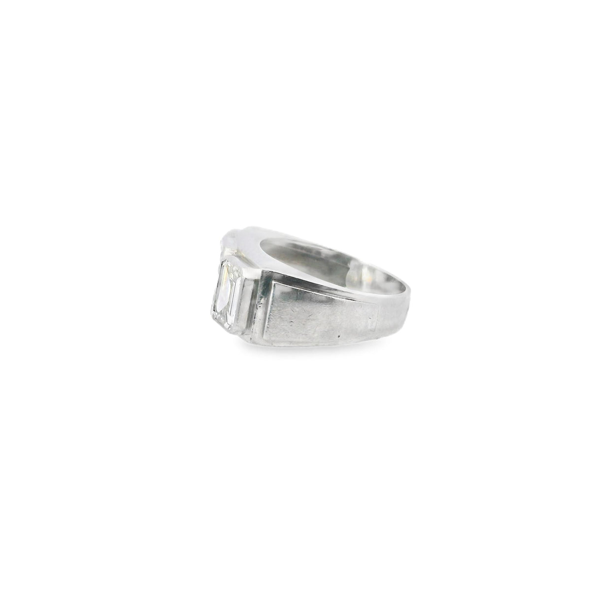 French Art Deco Emerald-Cut Diamond Ring France, circa 1930, view 5