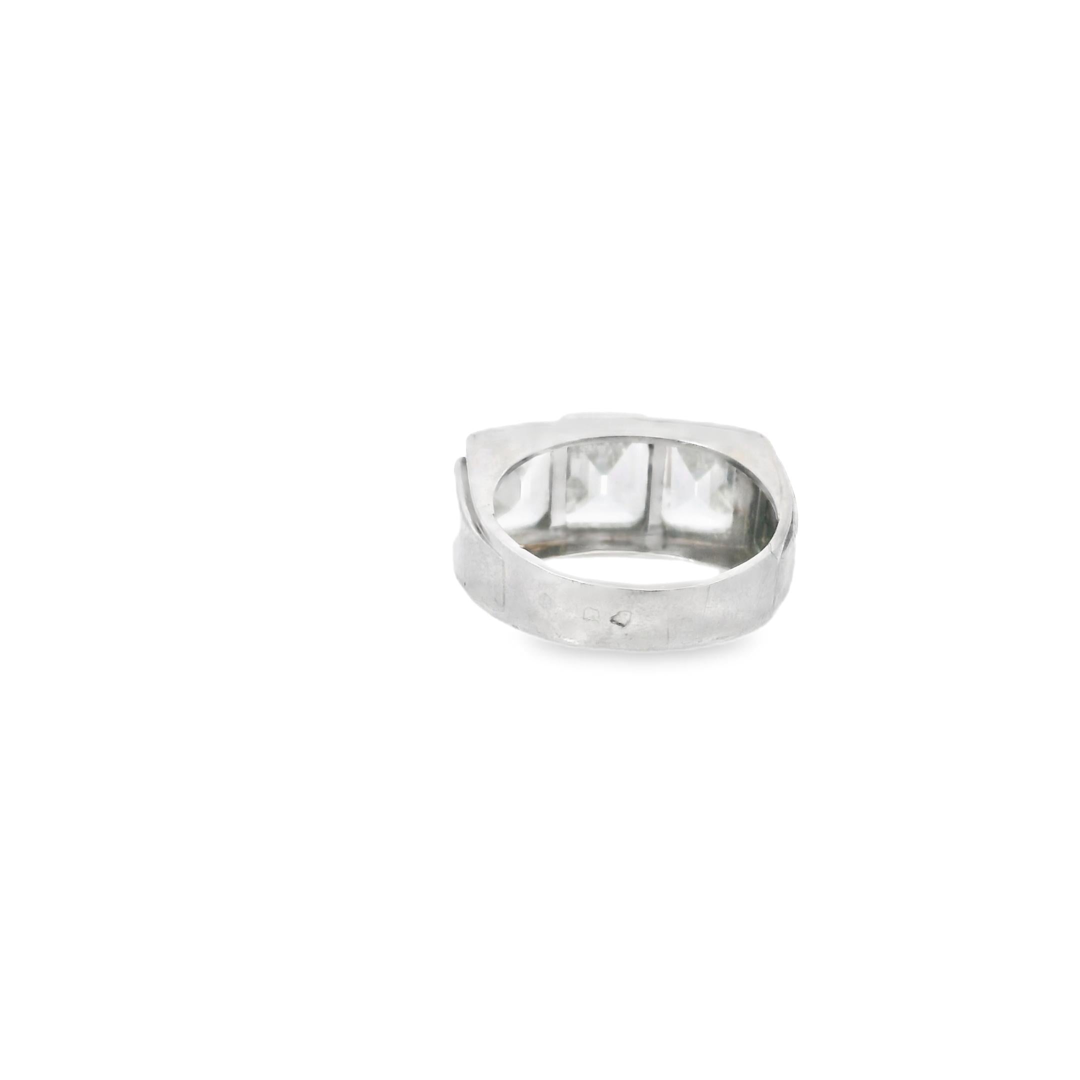 French Art Deco Emerald-Cut Diamond Ring France, circa 1930