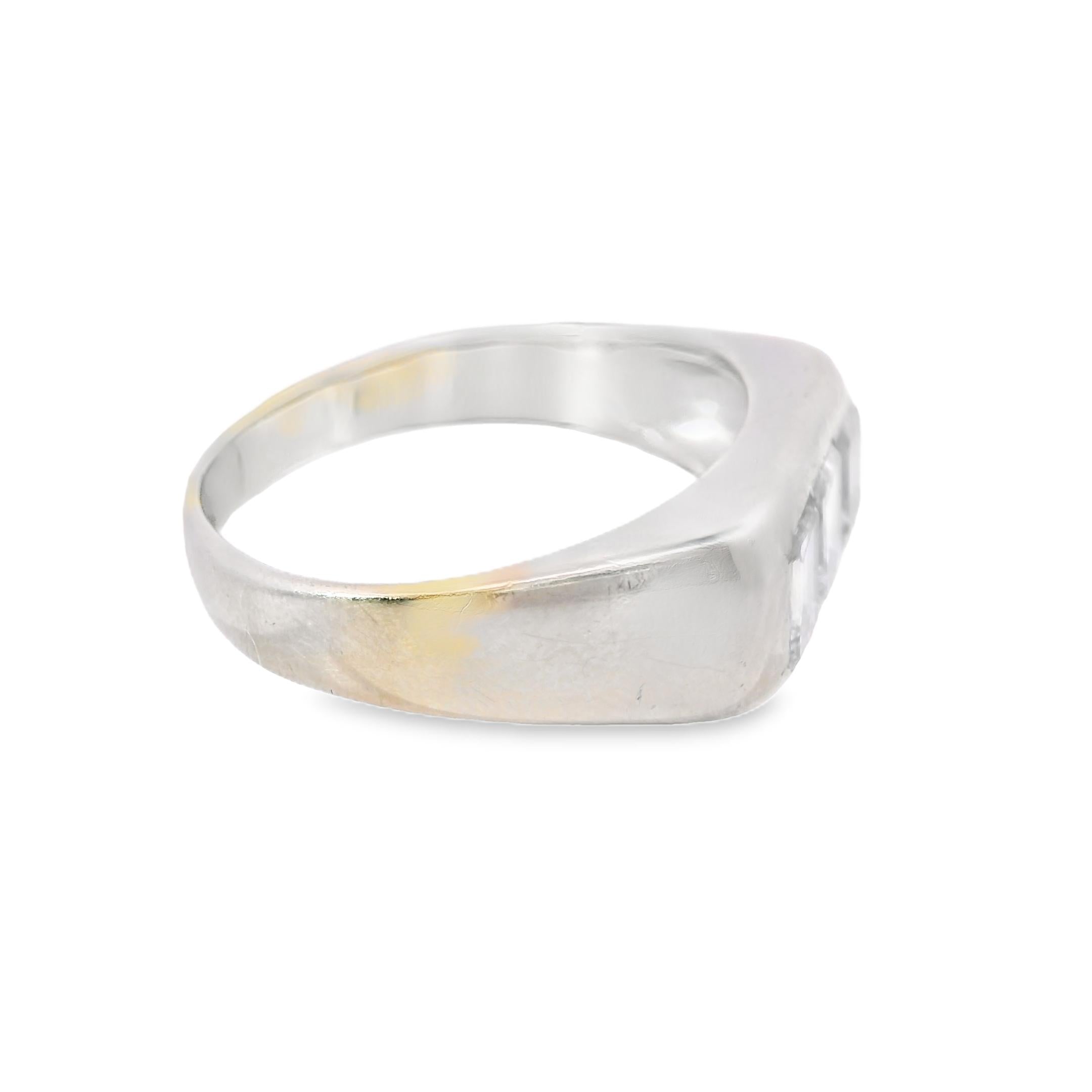 14KW American 1960s  3 Stones Diamond  Ring