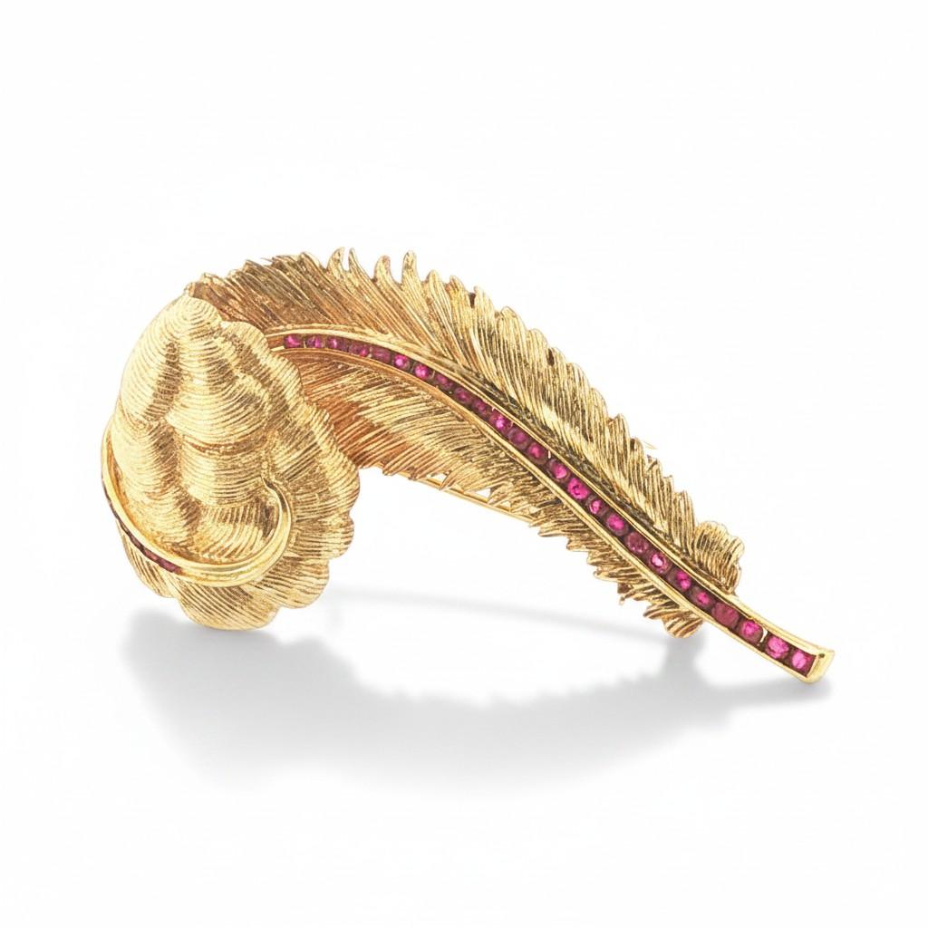 Raymond Yard Calibré Ruby and 14k Yellow Gold Leaf Brooch, 1940s