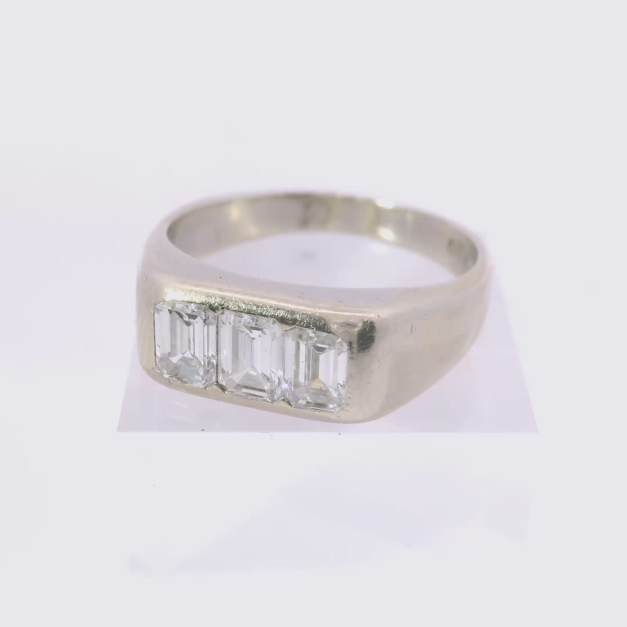 14KW American 1960s  3 Stones Diamond  Ring