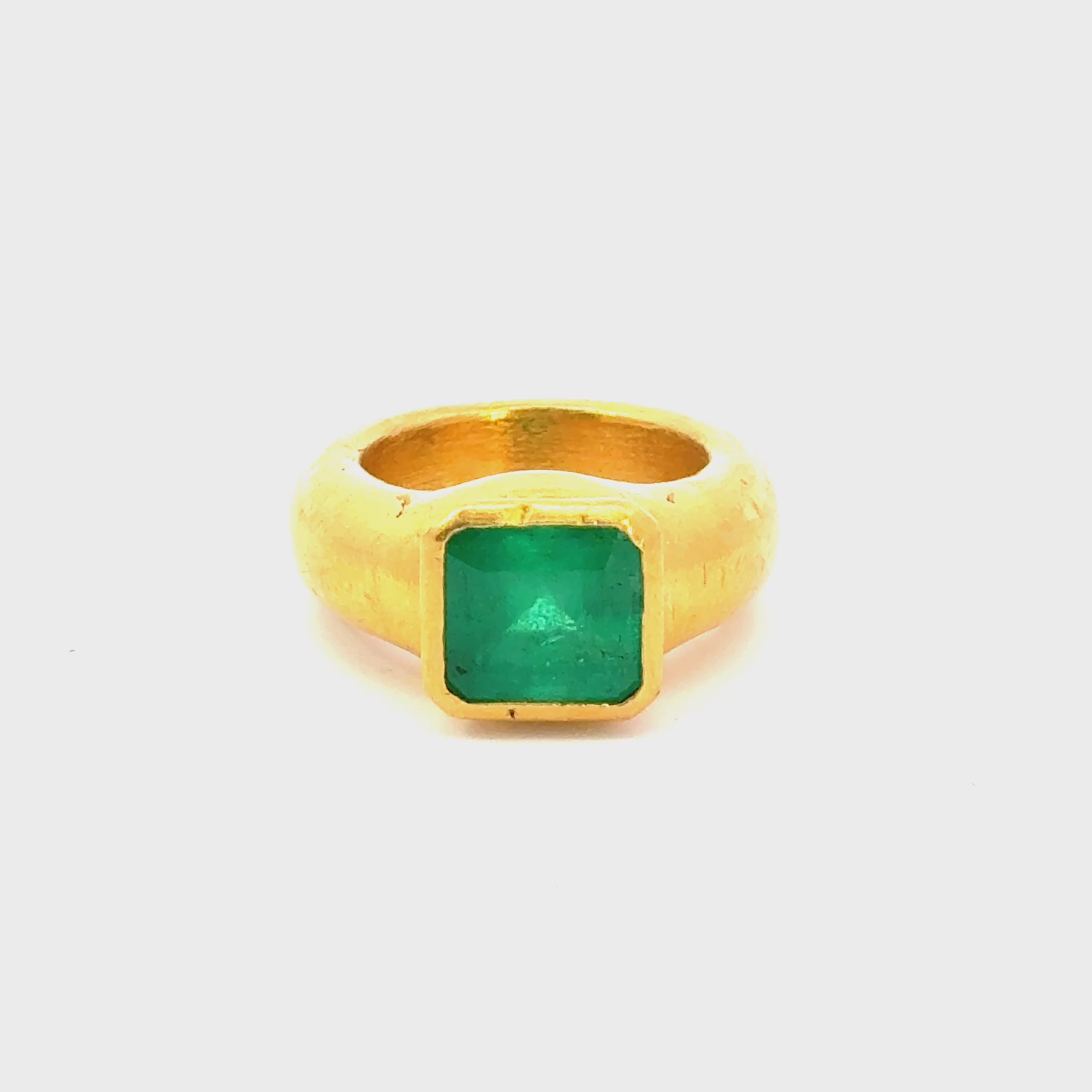18K Gold 4.30cts Colombian Minor to Moderate Resin Emerald Modernist Hammer Ring