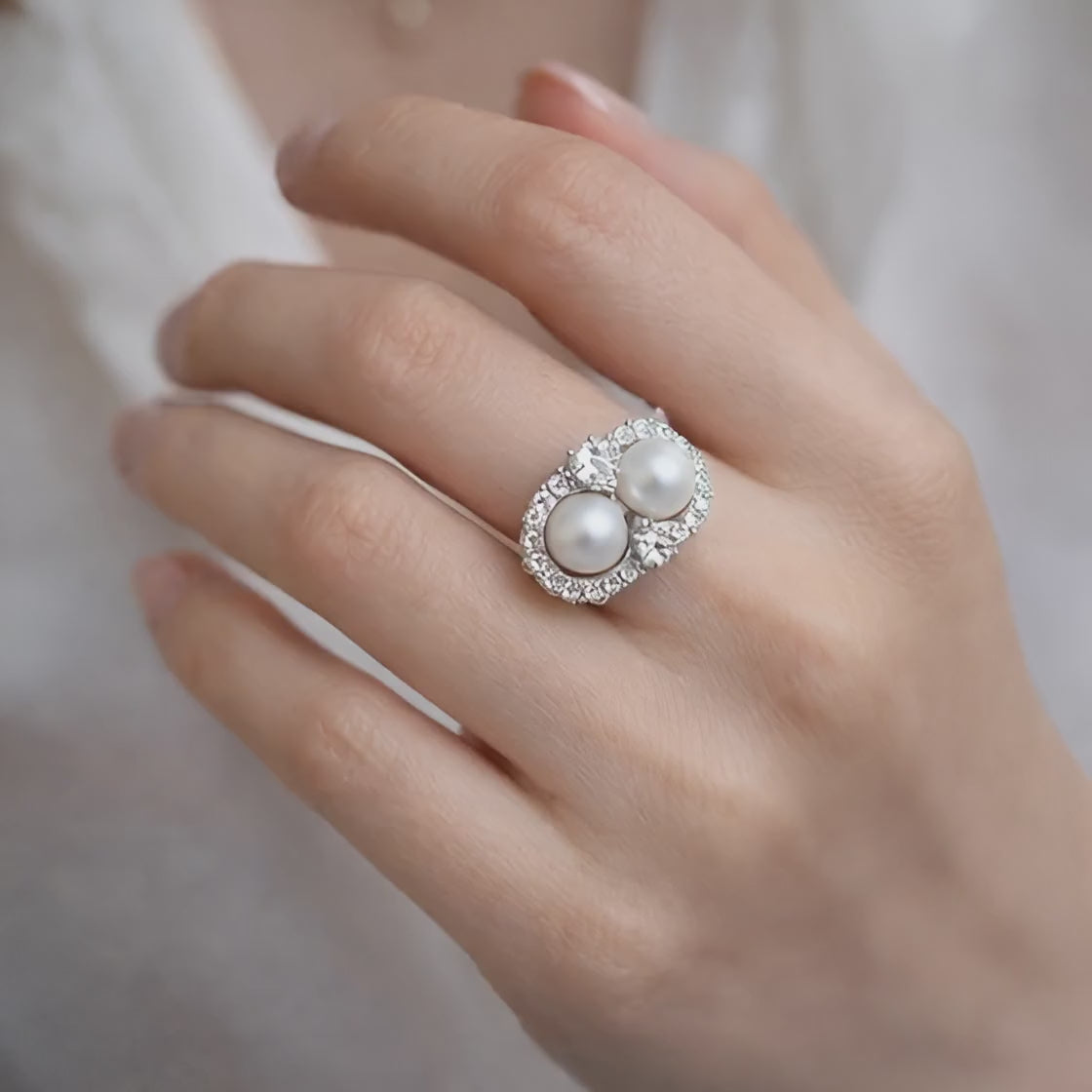 18K White Gold Retro Diamond Pearl Ring